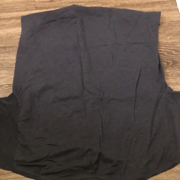 Hanes Tshirt - Picture 4 of 4